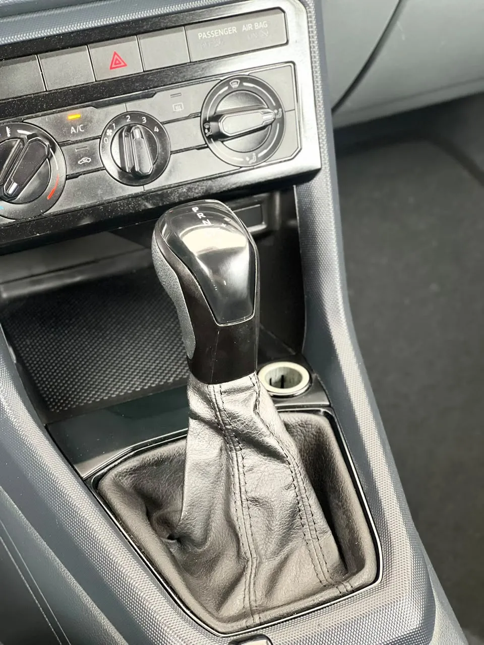 Volkswagen T-CROSS 1.0 200 TSI TOTAL FLEX SENSE AUTOMÁTICO