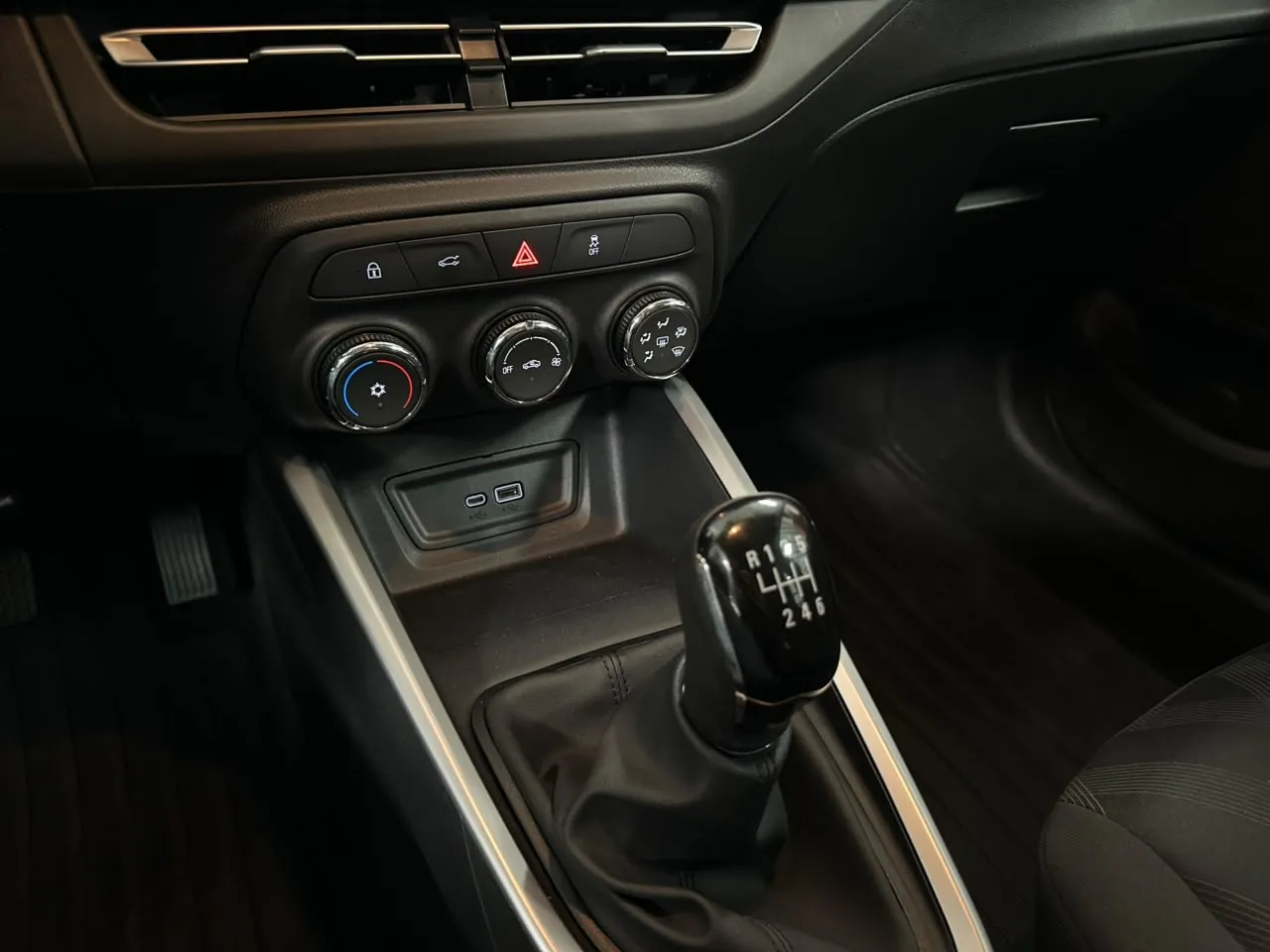 GM - Chevrolet ONIX 10MT HB HATCH 1.0 12V Flex 5p Mec.